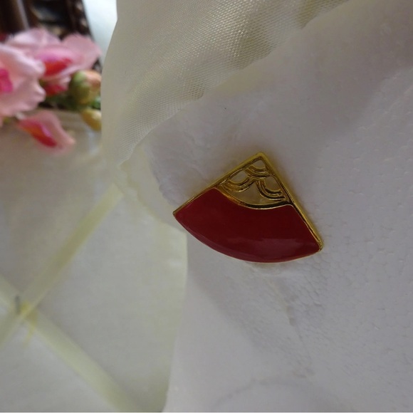 Fan Earrings - Picture 1 of 2